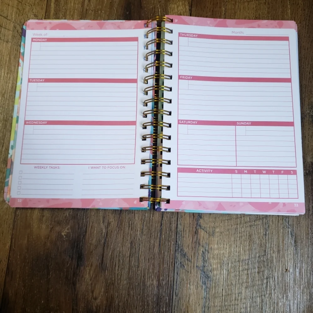 Find The Good In Everyday Undated Planner with Motivatonal Quotes & Stickers